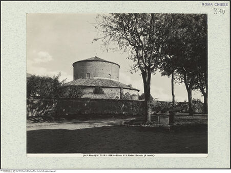 Vorderseite von Alinari [https://www.deutsche-digitale-bibliothek.de/content/lizenzen/rv-ez/] Santo Stefano Rotondo - Ansicht von Nordwesten, bh470297_recto. Foto.