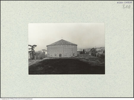 Vorderseite von unbekannt [https://www.deutsche-digitale-bibliothek.de/content/lizenzen/rv-fz/] Santo Stefano Rotondo - Tambour, aus Nordosten, bh470298_recto. Foto.