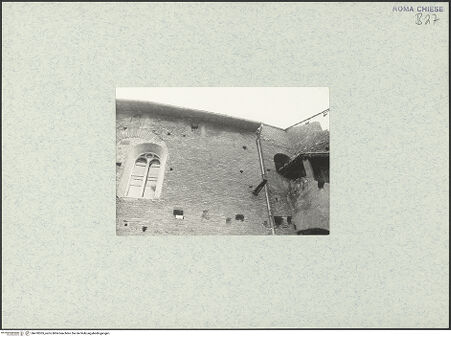 Vorderseite von unbekannt [https://www.deutsche-digitale-bibliothek.de/content/lizenzen/rv-fz/] Santo Stefano Rotondo - Östliche Kapelle, äußere Begrenzungsmauer, nordöstlicher Abschnitt, bh470305_recto. Foto.