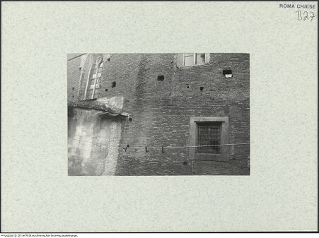 Vorderseite von unbekannt [https://www.deutsche-digitale-bibliothek.de/content/lizenzen/rv-fz/] Santo Stefano Rotondo - Östliche Kapelle, äußere Begrenzungsmauer, bh470324_recto. Foto.