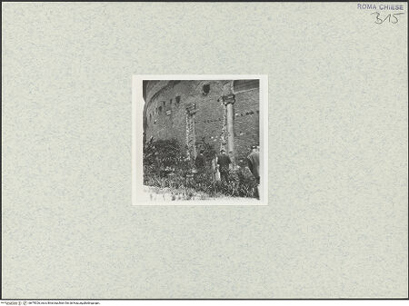 Vorderseite von unbekannt [https://www.deutsche-digitale-bibliothek.de/content/lizenzen/rv-fz/] Santo Stefano Rotondo - Nordwestlicher Sektor, äußere Mauer des Deambulatorium, bh470326_recto. Foto.