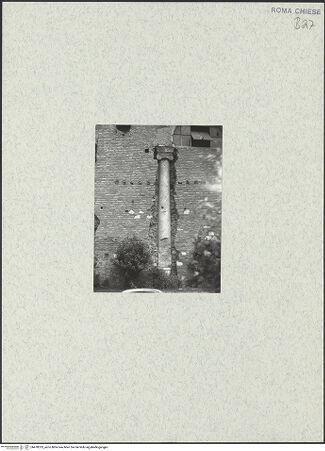 Vorderseite von unbekannt [https://www.deutsche-digitale-bibliothek.de/content/lizenzen/rv-fz/] Santo Stefano Rotondo - Nordwestlicher Sektor, äußere Mauer des Deambulatorium, 1. Säule, bh470333_recto. Foto.