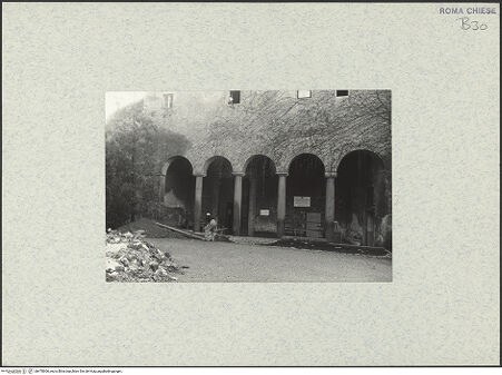 Vorderseite von unbekannt [https://www.deutsche-digitale-bibliothek.de/content/lizenzen/rv-fz/] Santo Stefano Rotondo - Portikus aus Nordosten, bh470606_recto. Foto.