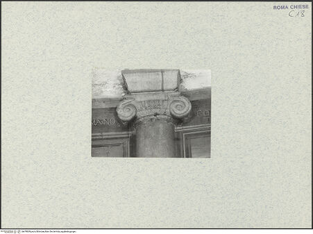 Vorderseite von Malmstrom, Ronald E. [https://www.deutsche-digitale-bibliothek.de/content/lizenzen/rv-ez/] Santo Stefano RotondoDeambulatorium - Deambulatorium, nördlicher Sektor, äußere Begrenzungsmauer, innen, Detail: ionisches Kapitell, bh470609_recto. Foto: Malmstrom, Ronald E..
