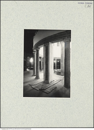 Vorderseite von ICCD [https://www.deutsche-digitale-bibliothek.de/content/lizenzen/rv-ez/] Santo Stefano RotondoDeambulatorium - Deambulatorium, nördlicher Abschnitt, innerer Säulenkranz, bh470613_recto. Foto.