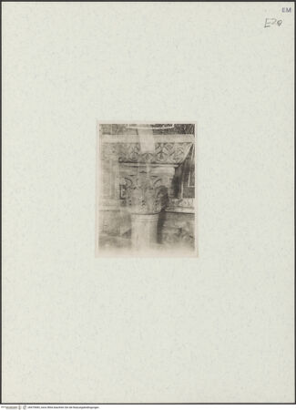 Vorderseite von unbekannt [https://www.deutsche-digitale-bibliothek.de/content/lizenzen/rv-fz/] KapitelleKapitell mit Blattwerkdekor - Kapitell der unteren Blendbögen, bh470685_recto. Foto.