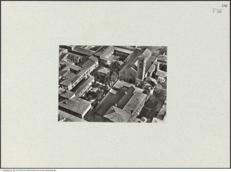 Vorderseite von unbekannt [https://www.deutsche-digitale-bibliothek.de/content/lizenzen/rv-fz/] San FrancescoAußenbau - Luftaufnahme der Gesamtanlage, bh470720_recto. Foto.