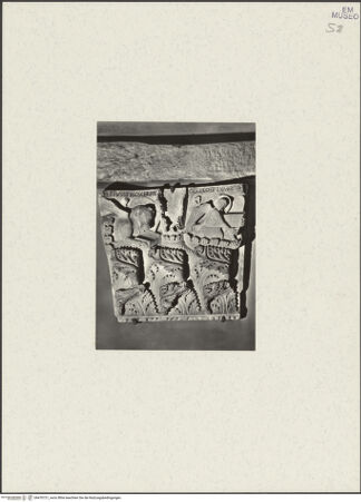 Vorderseite von unbekannt [https://www.deutsche-digitale-bibliothek.de/content/lizenzen/rv-fz/] Kapitell mit Symbolen der Evangelisten - Gesamtansicht, bh470721_recto. Foto.