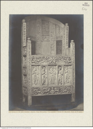 Vorderseite von Alinari [https://www.deutsche-digitale-bibliothek.de/content/lizenzen/rv-ez/] Kathedra des Bischofs Maximianus - Gesamtansicht, bh470920_recto. Foto.