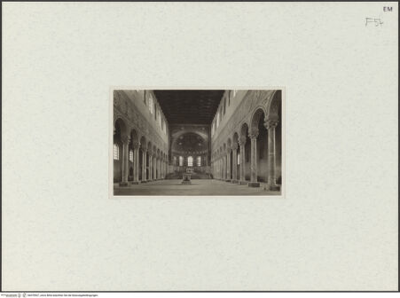 Vorderseite von Bibliotheca Hertziana [https://www.deutsche-digitale-bibliothek.de/content/lizenzen/rv-fz/] Sant'Apollinare in ClasseMittelschiff und Arkaden - Ansicht von Westen, bh470927_recto. Foto.