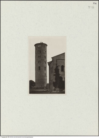 Vorderseite von Bibliotheca Hertziana [https://www.deutsche-digitale-bibliothek.de/content/lizenzen/rv-fz/] Sant'Apollinare in ClasseTurm - Ansicht von Westen, bh470932_recto. Foto.