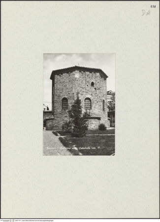 Vorderseite von unbekannt [https://www.deutsche-digitale-bibliothek.de/content/lizenzen/rv-fz/] Baptisterium der Orthodoxen - Ansicht von Osten, bh471511_recto. Foto.