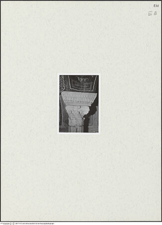 Vorderseite von unbekannt [https://www.deutsche-digitale-bibliothek.de/content/lizenzen/rv-fz/] KapitelleKapitell mit Blattwerkdekor - Kapitell der unteren Blendbögen, bh471519_recto. Foto.