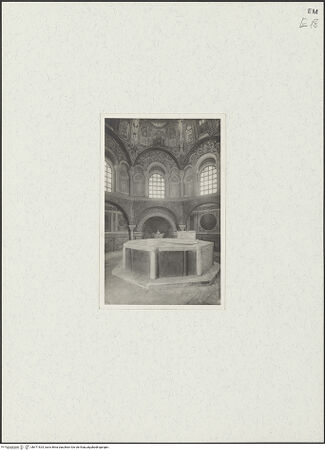 Vorderseite von unbekannt [https://www.deutsche-digitale-bibliothek.de/content/lizenzen/rv-fz/] Baptisterium der Orthodoxen - Innenansicht, Wandaufbau und Taufbecken, bh471524_recto. Foto.