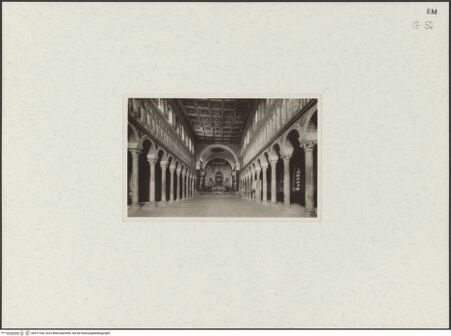 Vorderseite von unbekannt [https://www.deutsche-digitale-bibliothek.de/content/lizenzen/rv-fz/] Sant'Apollinare NuovoInnenraum - Ansicht von Westen (vor 1950), bh471536_recto. Foto.