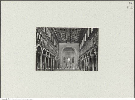 Vorderseite von unbekannt [https://www.deutsche-digitale-bibliothek.de/content/lizenzen/rv-fz/] Sant'Apollinare NuovoInnenraum - Inneres, Blick nach Osten (nach der Restaurierung 1951 und vor 1986-1996), bh471537_recto. Foto.