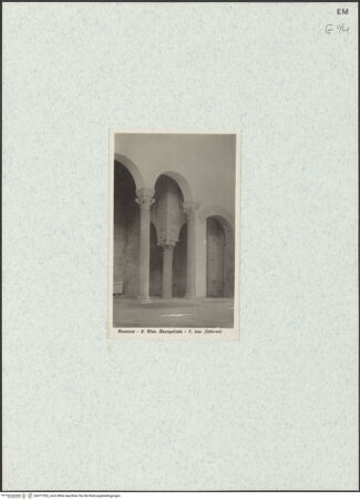 Vorderseite von unbekannt [https://www.deutsche-digitale-bibliothek.de/content/lizenzen/rv-fz/] San Giovanni EvangelistaInnenraum - Langhaus, erste Säulenstellung rechts (und Säule, die den Glockenturm stützt), bh471552_recto. Foto.