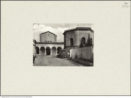 Vorderseite von unbekannt [https://www.deutsche-digitale-bibliothek.de/content/lizenzen/rv-fz/] Chiesa dello Spirito SantoAußenbau - Fassade und und Baptisterium der Arianer von Westen, bh471568_recto. Foto.