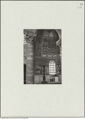 Vorderseite von unbekannt [https://www.deutsche-digitale-bibliothek.de/content/lizenzen/rv-fz/] Sant'Apollinare in ClasseTriumphbogen und Apsis - Blick aus dem südlichen Seitenschiff in die Apsis, bh471602_recto. Foto.