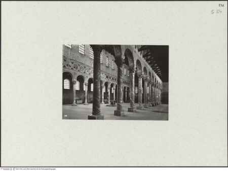 Vorderseite von unbekannt [https://www.deutsche-digitale-bibliothek.de/content/lizenzen/rv-fz/] Sant'Apollinare in Classe - Ansicht von Südwesten, bh471604_recto. Foto.