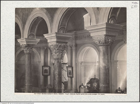 Vorderseite von Alinari [https://www.deutsche-digitale-bibliothek.de/content/lizenzen/rv-ez/] DuomoSeitenschiffe - Kapitelle der nördlichen Langhausarkade und Blick ins nördliche (?) Seitenschiff (vor der Restaurierung), bh471872_recto. Foto.