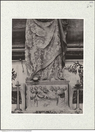 Vorderseite von Bibliotheca Hertziana [https://www.deutsche-digitale-bibliothek.de/content/lizenzen/rv-fz/] Madonnenstatue - Detail, bh472107_recto. Foto.