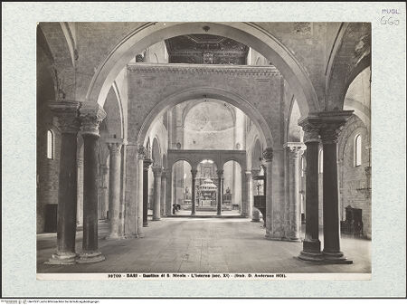 Vorderseite von Alinari [https://www.deutsche-digitale-bibliothek.de/content/lizenzen/rv-ez/] San Nicola - Inneres nach Osten, bh472221_recto. Foto.