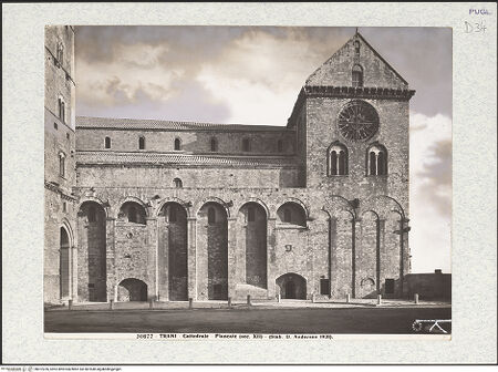 Vorderseite von Alinari [https://www.deutsche-digitale-bibliothek.de/content/lizenzen/rv-ez/] CattedraleSüdfassade - Gesamtansicht der Südflanke, bh472226_recto. Foto.