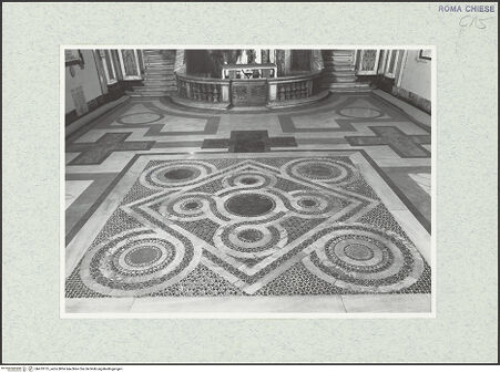 Vorderseite von Sopr. BAS ROMA [https://www.deutsche-digitale-bibliothek.de/content/lizenzen/rv-ez/] Cosmatenboden - Confessio, Paviment, bh473115_recto. Foto.