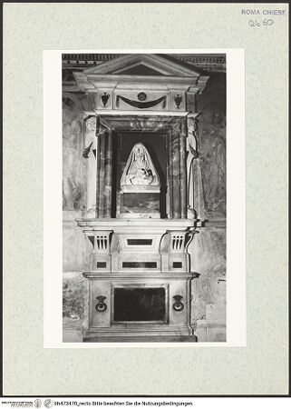 Vorderseite von Sopr. BAS ROMA [https://www.deutsche-digitale-bibliothek.de/content/lizenzen/rv-ez/] Grabmal von Vittoria Orsini - Gesamtansicht, bh473470_recto. Foto.