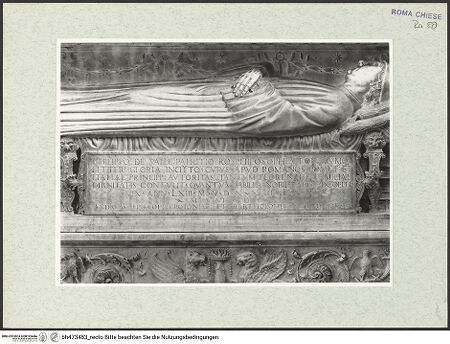 Vorderseite von Sopr. BAS ROMA [https://www.deutsche-digitale-bibliothek.de/content/lizenzen/rv-ez/] Grabmal von Filippo della Valle - Detail, bh473483_recto. Foto.