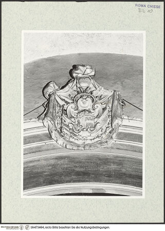 Vorderseite von Sopr. BAS ROMA [https://www.deutsche-digitale-bibliothek.de/content/lizenzen/rv-ez/] Allianzwappen der Familien Cesarini (links) und Giustiniani (rechts) - , bh473484_recto. Foto.