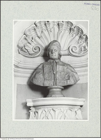 Vorderseite von Sopr. BAS ROMA [https://www.deutsche-digitale-bibliothek.de/content/lizenzen/rv-ez/] Denkmal mit Büste von Papst Clemens XII. - Detail: Büste des Papstes, bh473835_recto. Foto.