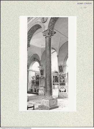 Vorderseite von Sopr. BAS ROMA [https://www.deutsche-digitale-bibliothek.de/content/lizenzen/rv-ez/] Spoliensäulenneunte Säule rechts mit kompositem Kapitell - , bh474032_recto. Foto.