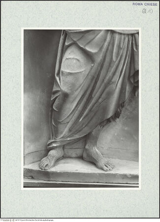 Vorderseite von Vasari [https://rightsstatements.org/page/CNE/1.0/] TabernakelpendantsTabernakel für das TaufwasserLinke Nischenfigur: Johannes Baptista (von der Rückseite des ehemaligen Hochaltars) - Detail: untere Körperpartie, bh474113_recto. Foto.