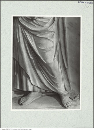 Vorderseite von Vasari [https://rightsstatements.org/page/CNE/1.0/] TabernakelpendantsTabernakel für die heiligen ÖleRechte Nischenfigur: unidentifizierter Heiliger (Jakobus?, von der Rückseite des ehemaligen Hochaltars) - Detail: untere Körperpartie, bh474121_recto. Foto.