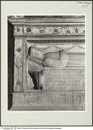 Vorderseite von Courtauld Institute, Conway Library [https://www.deutsche-digitale-bibliothek.de/content/lizenzen/rv-ez/] Grabmal des Giovanni Basso della Rovere (+1483)Liegefigur des Verstorbenen mit Inschrifttafel - linke Hälfte, bh474124_recto. Foto.