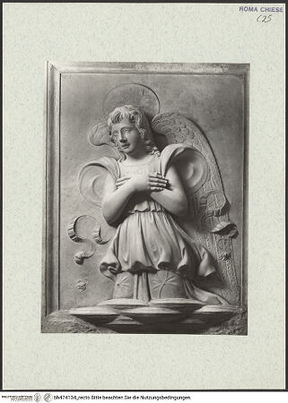 Vorderseite von Vasari [https://www.deutsche-digitale-bibliothek.de/content/lizenzen/rv-ez/] Grabmal des Kardinals Ludovico Podocatharo (+1504)Rückwand, Relief: Madonna. flankiert von Engeln - Engel rechts, bh474134_recto. Foto.