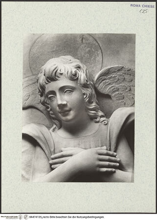 Vorderseite von Vasari [https://www.deutsche-digitale-bibliothek.de/content/lizenzen/rv-ez/] Grabmal des Kardinals Ludovico Podocatharo (+1504)Rückwand, Relief: Madonna. flankiert von Engeln - Engel rechts, Detail, bh474135_recto. Foto.