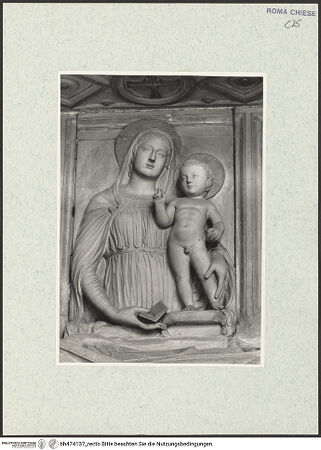 Vorderseite von Courtauld Institute, Conway Library [https://www.deutsche-digitale-bibliothek.de/content/lizenzen/rv-ez/] Grabmal des Kardinals Ludovico Podocatharo (+1504)Rückwand, Relief: Madonna. flankiert von Engeln - Madonna, bh474137_recto. Foto.