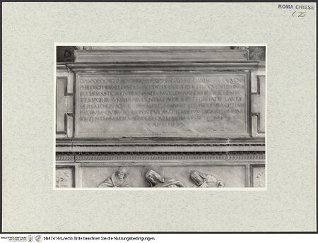 Vorderseite von Courtauld Institute, Conway Library [https://www.deutsche-digitale-bibliothek.de/content/lizenzen/rv-ez/] Grabmal des Kardinals Ludovico Podocatharo (+1504)Grabinschrift zwischen Sockel und Sarkophag - , bh474144_recto. Foto.