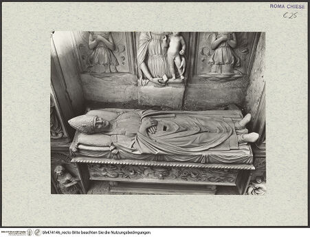 Vorderseite von Vasari [https://www.deutsche-digitale-bibliothek.de/content/lizenzen/rv-ez/] Grabmal des Kardinals Ludovico Podocatharo (+1504)Sarkophag mit Liegefigur - Aufsicht, bh474146_recto. Foto.