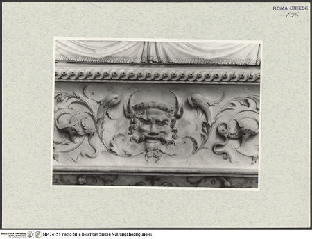 Vorderseite von Courtauld Institute, Conway Library [https://www.deutsche-digitale-bibliothek.de/content/lizenzen/rv-ez/] Grabmal des Kardinals Ludovico Podocatharo (+1504)Sarkophag mit Liegefigur - Sarkophag, Detail der Vorderseite, bh474151_recto. Foto.