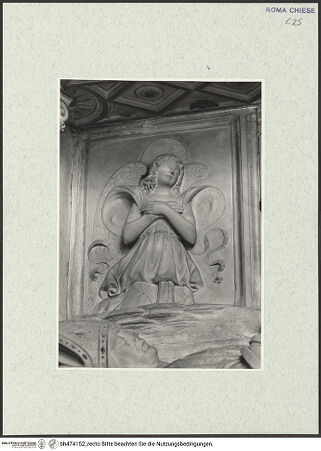 Vorderseite von Courtauld Institute, Conway Library [https://www.deutsche-digitale-bibliothek.de/content/lizenzen/rv-ez/] Grabmal des Kardinals Ludovico Podocatharo (+1504)Rückwand, Relief: Madonna. flankiert von Engeln - Engel links, bh474152_recto. Foto.