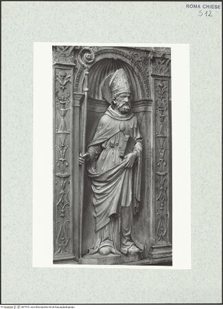 Vorderseite von Vasari [https://www.deutsche-digitale-bibliothek.de/content/lizenzen/rv-ez/] Ehemaliger HochaltarRechte obere Muschelnische: Augustinusstatue - Gesamtansicht von schräg links, bh474161_recto. Foto.