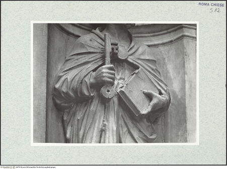 Vorderseite von Vasari [https://www.deutsche-digitale-bibliothek.de/content/lizenzen/rv-ez/] Ehemaliger HochaltarLinke untere Muschelnische: Petrusstatue - mittlere Körperpartie, bh474169_recto. Foto.