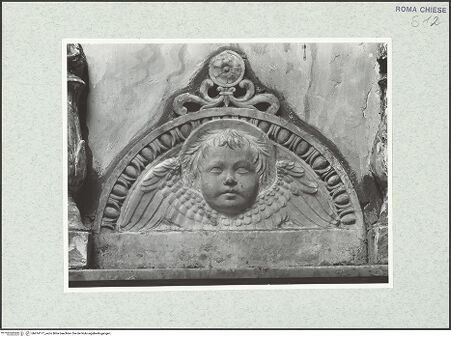 Vorderseite von Vasari [https://www.deutsche-digitale-bibliothek.de/content/lizenzen/rv-ez/] Ehemaliger Hochaltar - linker Giebelaufsatz, Cherub, bh474177_recto. Foto.