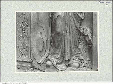 Vorderseite von Vasari [https://www.deutsche-digitale-bibliothek.de/content/lizenzen/rv-ez/] Ehemaliger HochaltarLinke obere Muschelnische: Hieronymusstatue - untere Körperpartie, bh474183_recto. Foto.