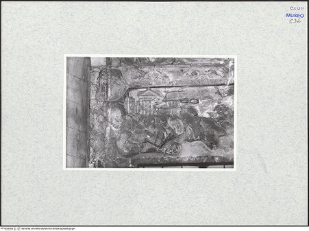 Vorderseite von Bibliotheca Hertziana [https://www.deutsche-digitale-bibliothek.de/content/lizenzen/rv-fz/] Portale del TrionfoVorderseite zur Sala dei Baroni mit dem Einzug König Alfonsos in Neapel - Fries mit dem Einzug König Alfonsos, Detail: beschädigter Zustand, bh474334_recto. Foto.