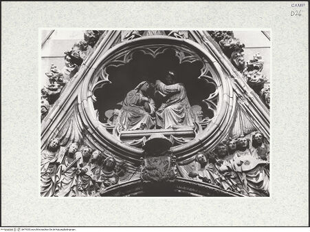 Vorderseite von Bibliotheca Hertziana [https://www.deutsche-digitale-bibliothek.de/content/lizenzen/rv-fz/] HauptportalMarienkrönung - Detail: Marienkrönung, bh474335_recto. Foto.